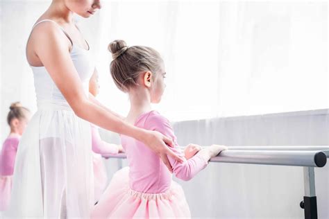 How to Become a Dance Teacher: A Journey Through Passion and Expertise